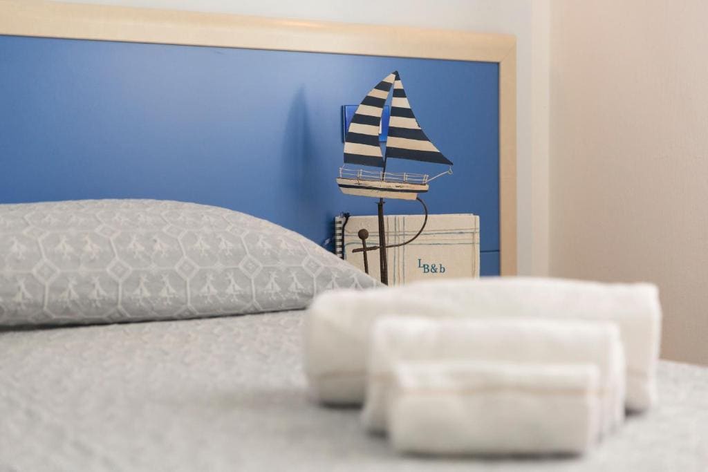 Standard Double or Twin Room room - Image 3