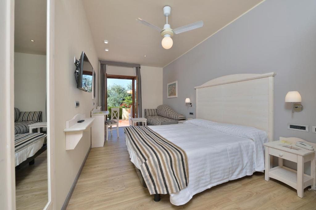 Deluxe Triple Room with Garden View room - Image 1