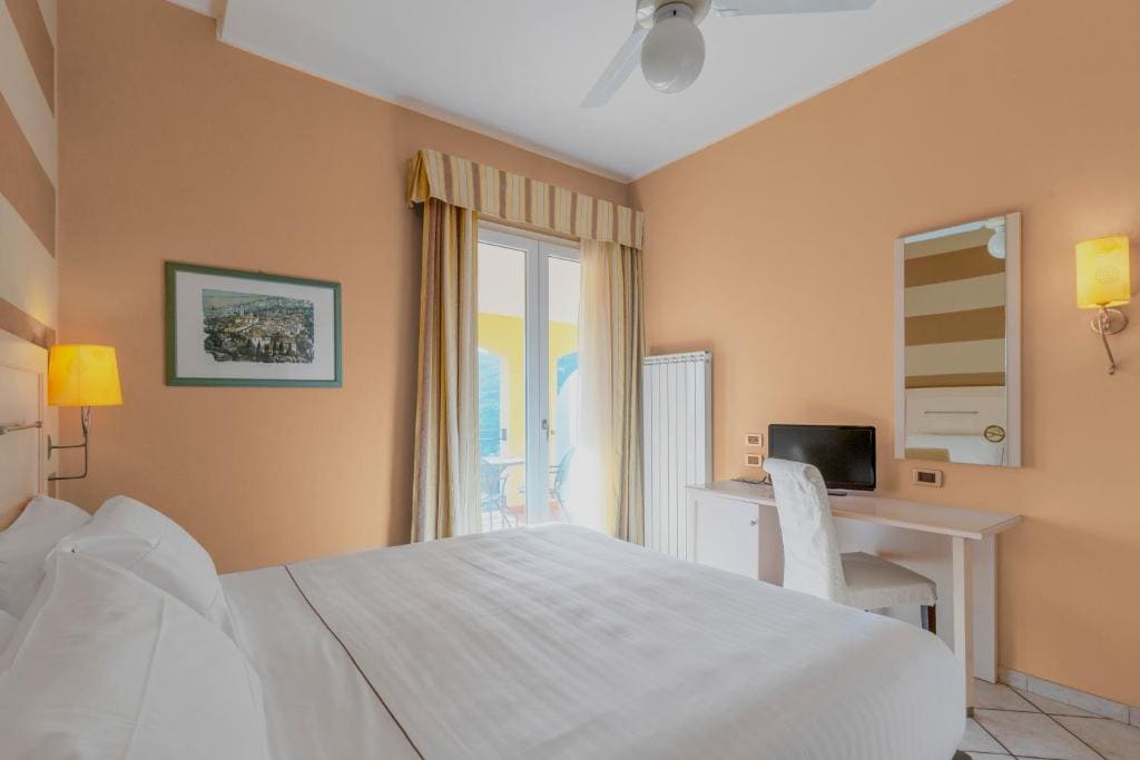 Superior Double or Twin Room room - Image 1