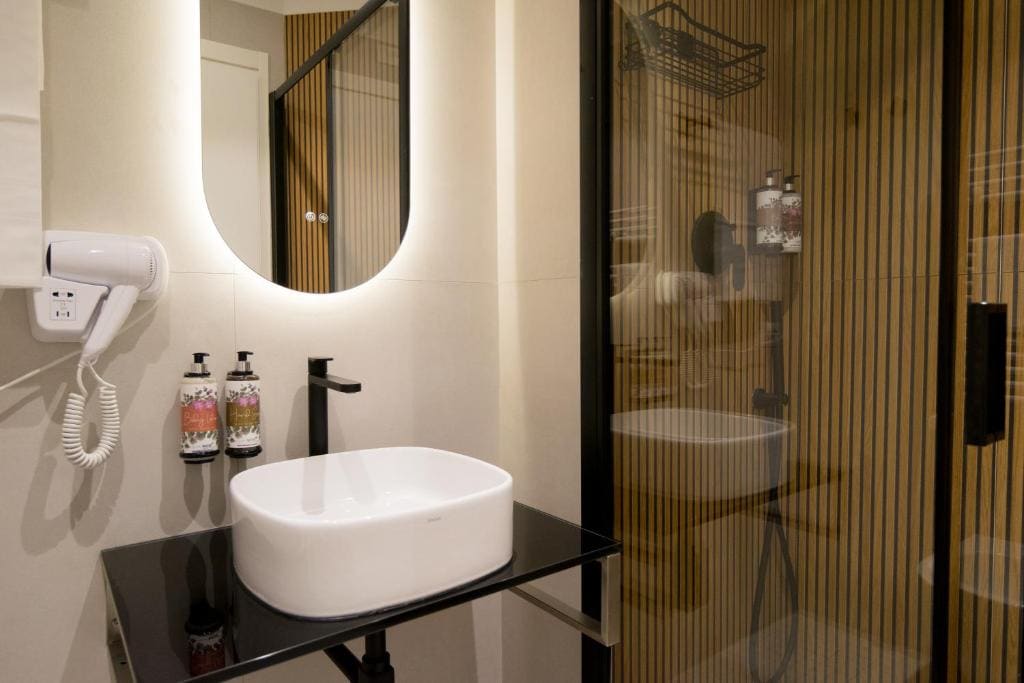Standard Double or Twin Room with Balcony room - Image 2