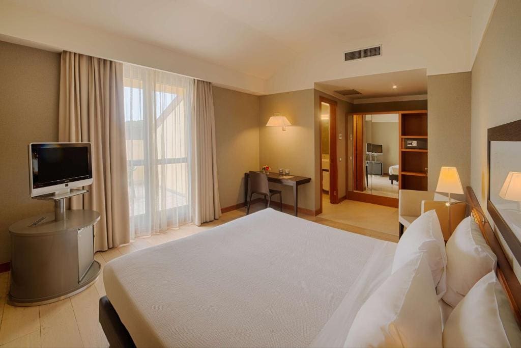 Standard Double or Twin Room room - Image 3