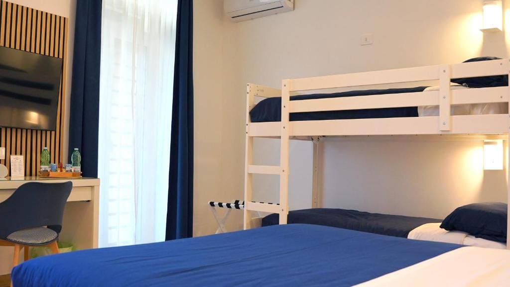 Quadruple Room with Private Bathroom room - Image 2