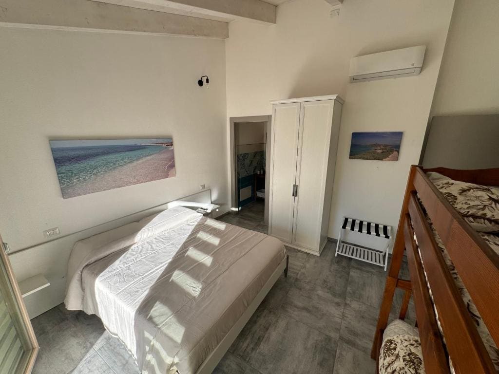 Large Double Room room - Image 3