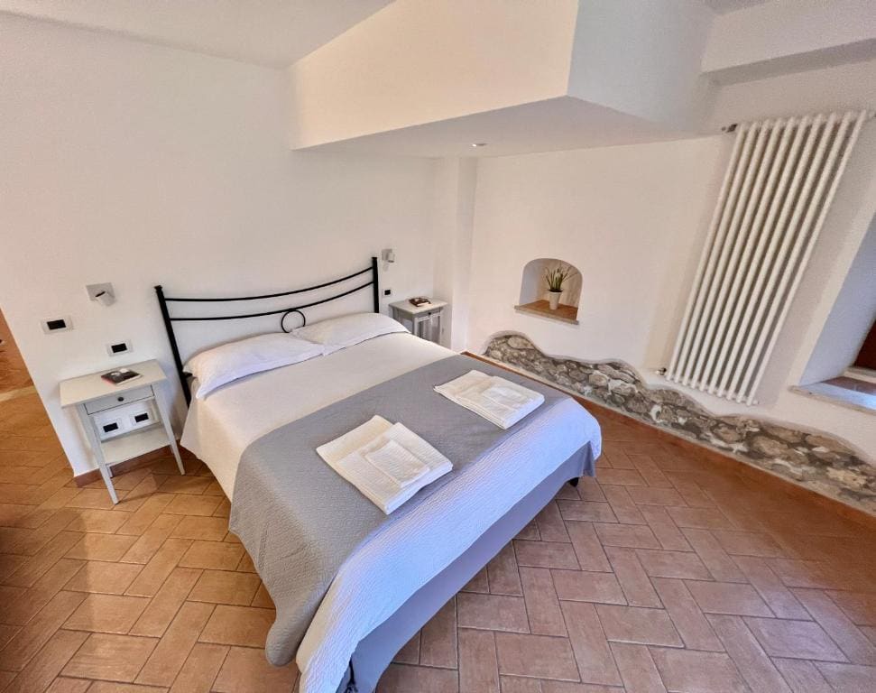Large Double Room room - Image 3