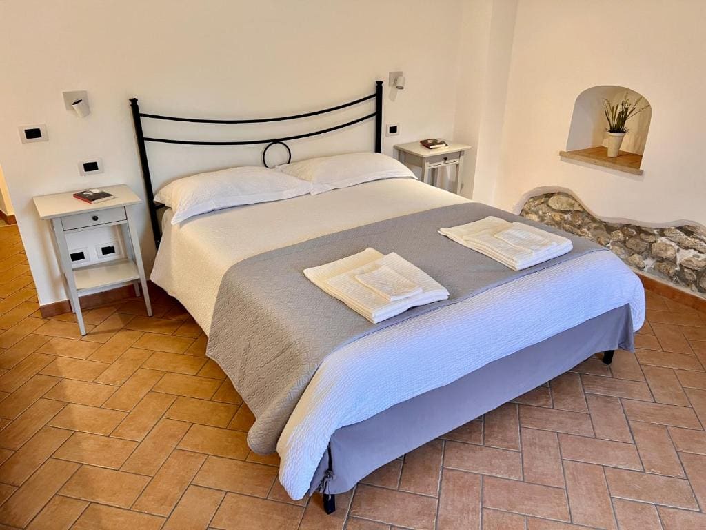 Large Double Room room - Image 2