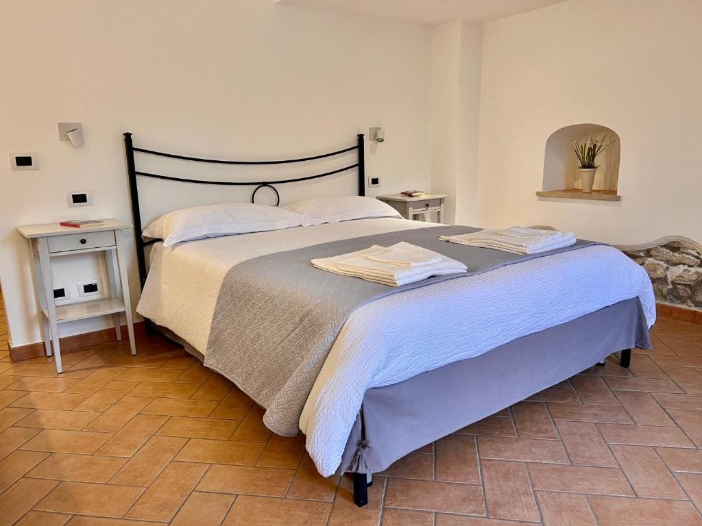 Large Double Room room - Image 1