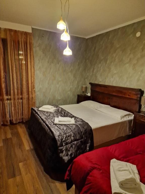 Double Room with Extra Bed room - Image 2