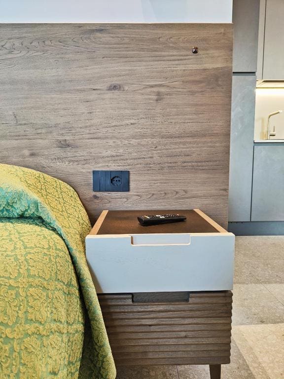 Studio Apartment room - Image 2