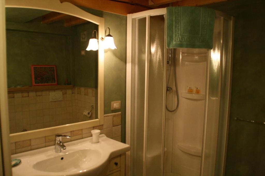 Double Room with Private Bathroom room - Image 2