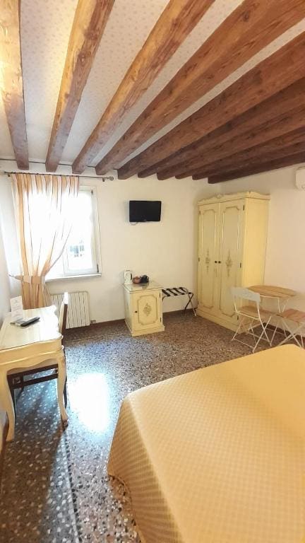 Classic Double Room room - Image 3