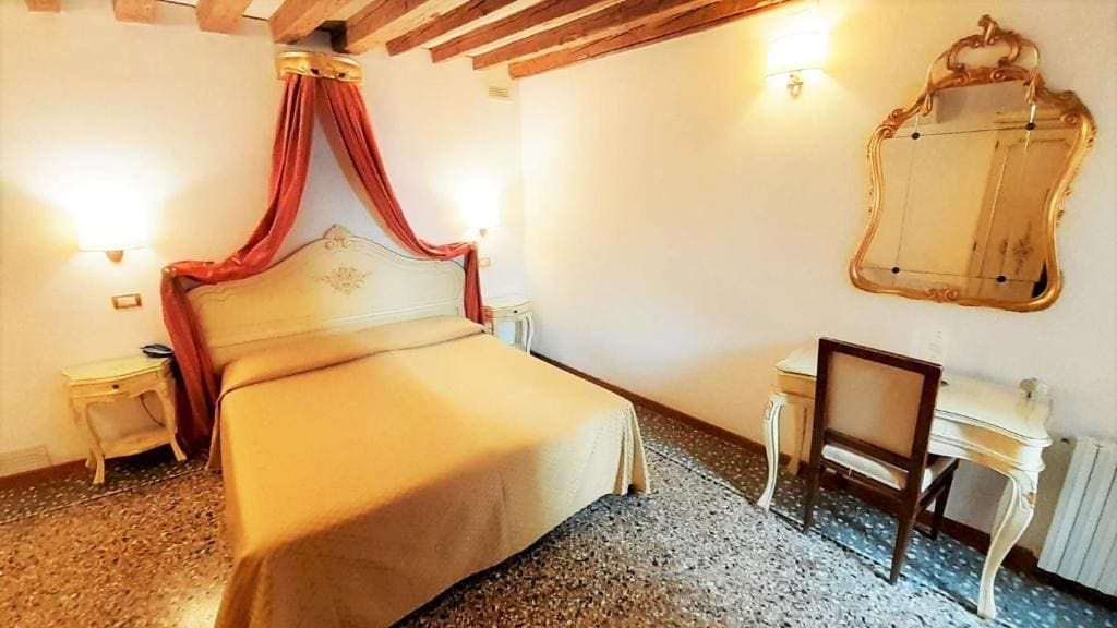 Classic Double Room room - Image 2