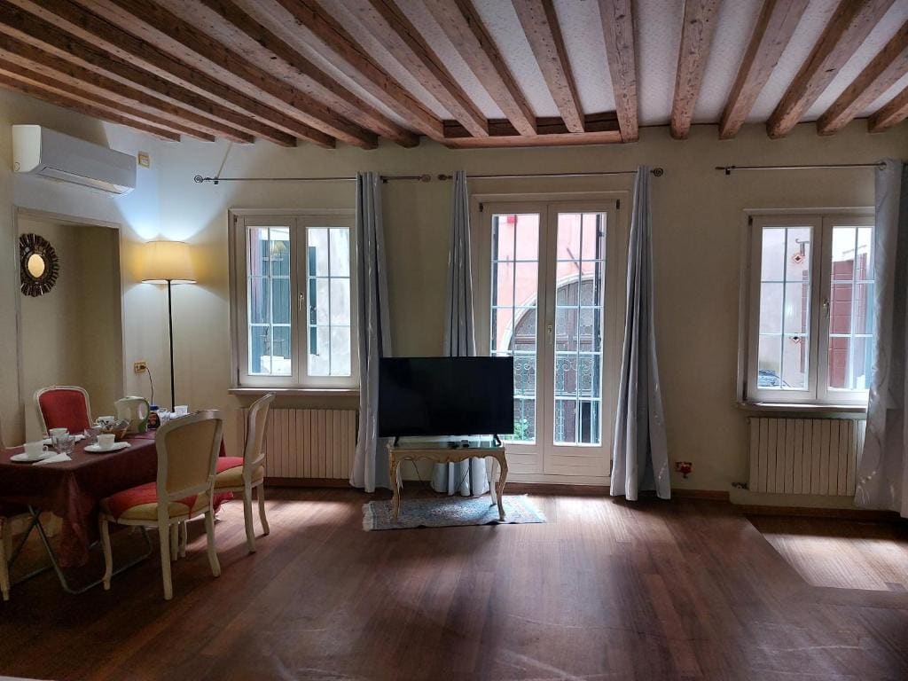 Studio Apartment room - Image 2