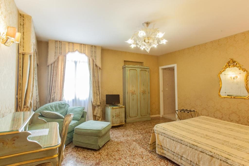 Superior Double Room room - Image 3