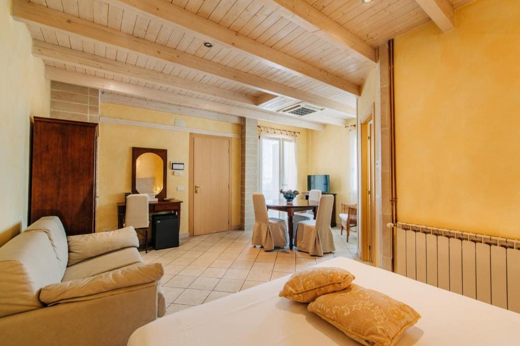 Double Room with Balcony and Sea View room - Image 1