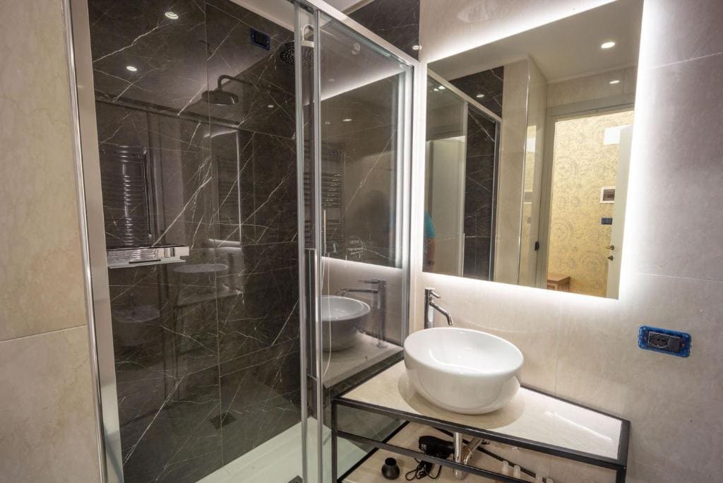Superior Triple Room room - Image 3