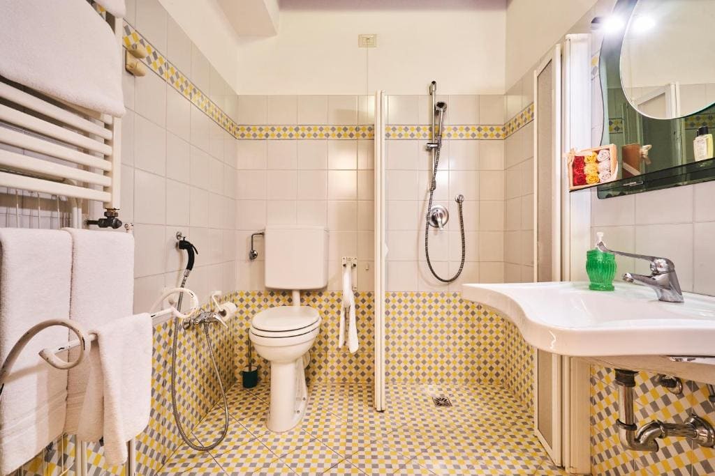Double Room with Private External Bathroom room - Image 1
