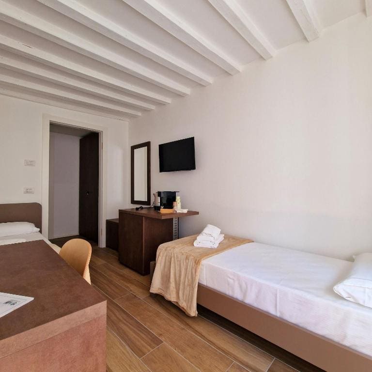 Twin Room room - Image 1