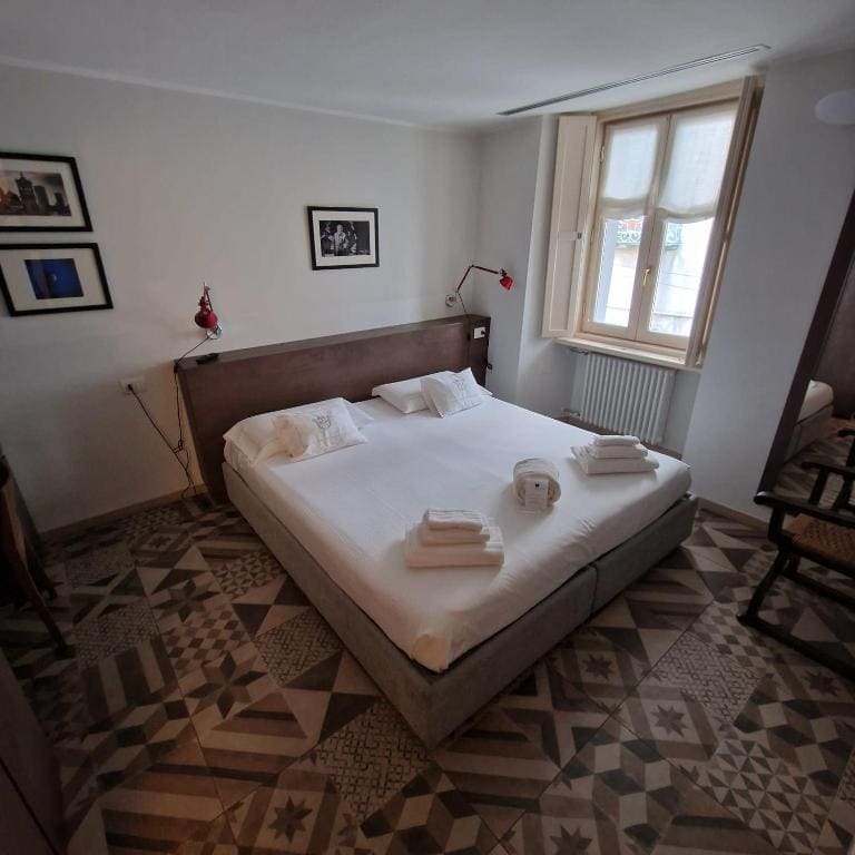 Deluxe Double or Twin Room room - Image 2