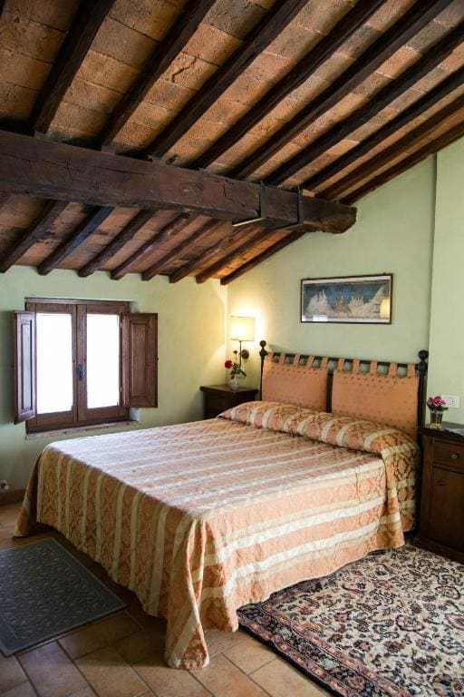Superior Queen Room room - Image 3