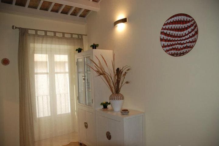 One-Bedroom Apartment room - Image 1