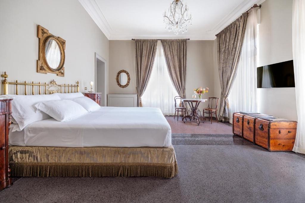Suite with Balcony Venezia room - Image 1