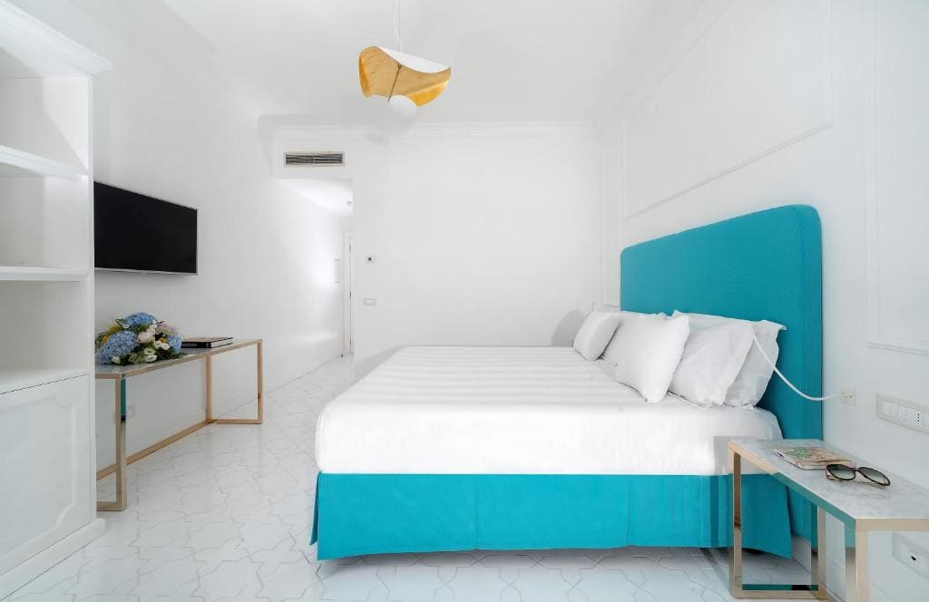 Deluxe Double or Twin Room with Sea View room - Image 1