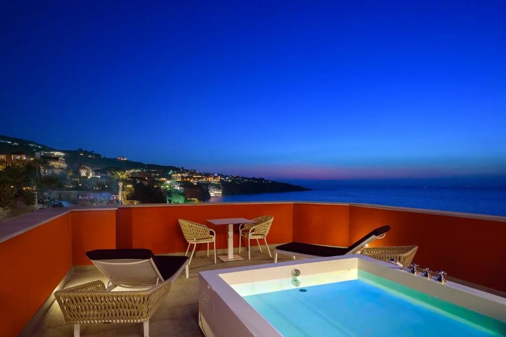 Deluxe Double or Twin Room with Spa Bath room - Image 3