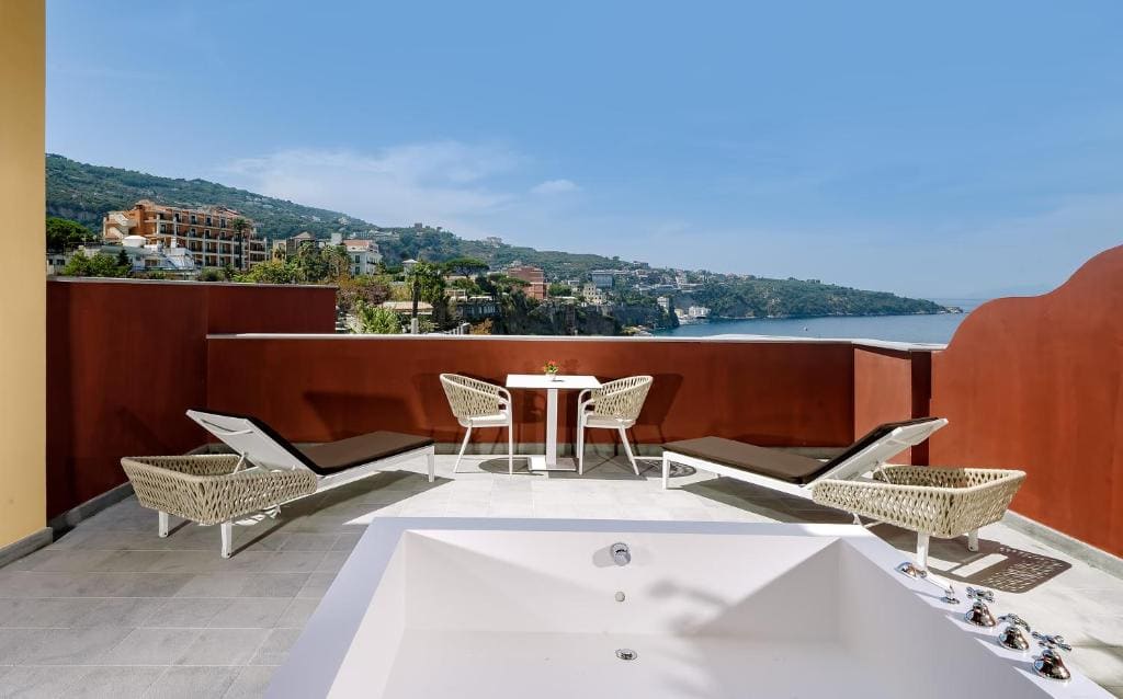 Deluxe Double or Twin Room with Spa Bath room - Image 1