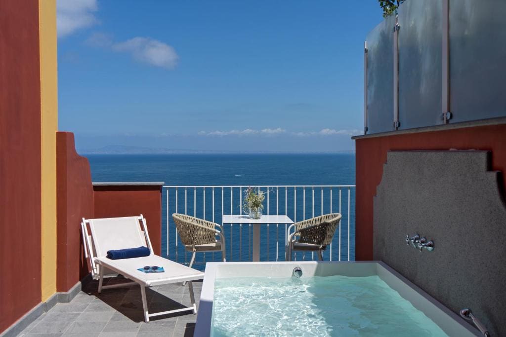 Junior Suite with Terrace & Sea View room - Image 3