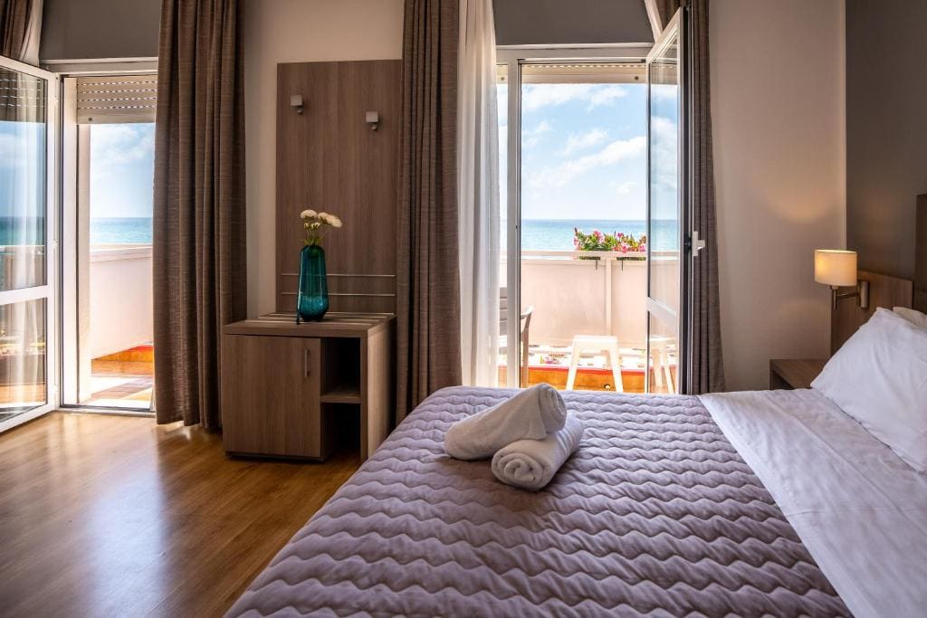 Deluxe Double or Twin Room with Sea View room - Image 1