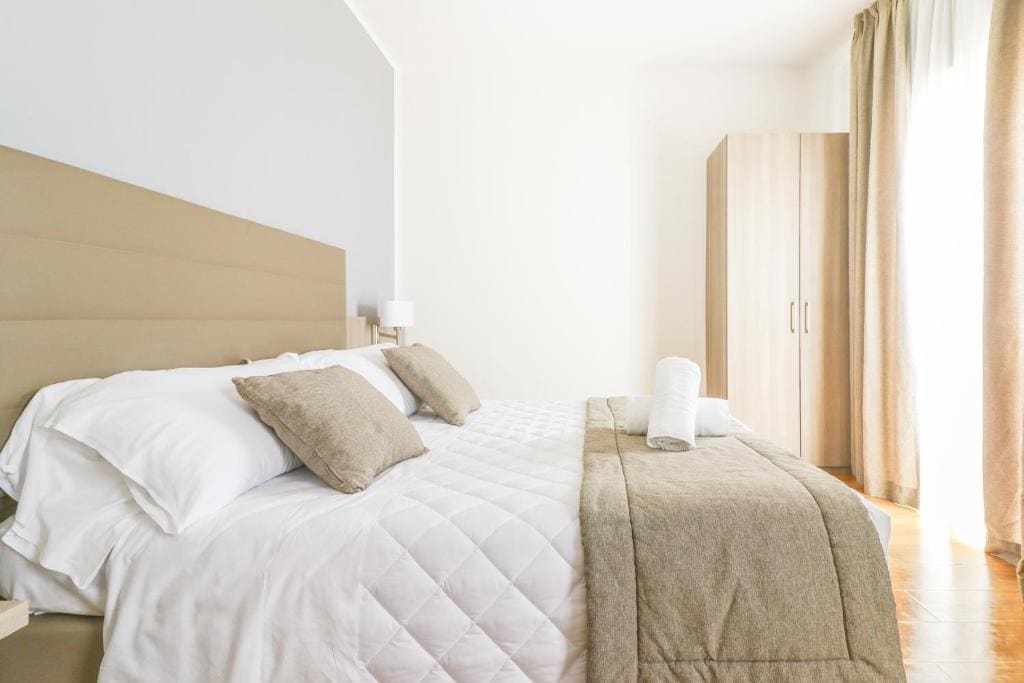 Deluxe Suite with Sea View room - Image 2