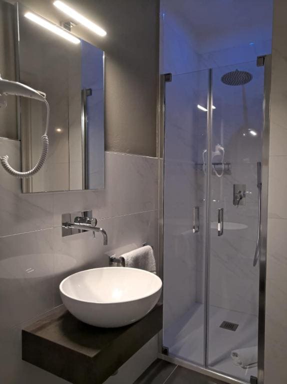 Deluxe Triple Room with Sea View room - Image 1