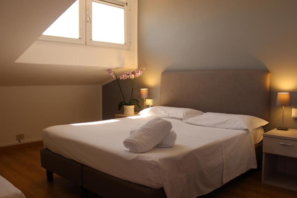 Family Room - Attic room - Image 3