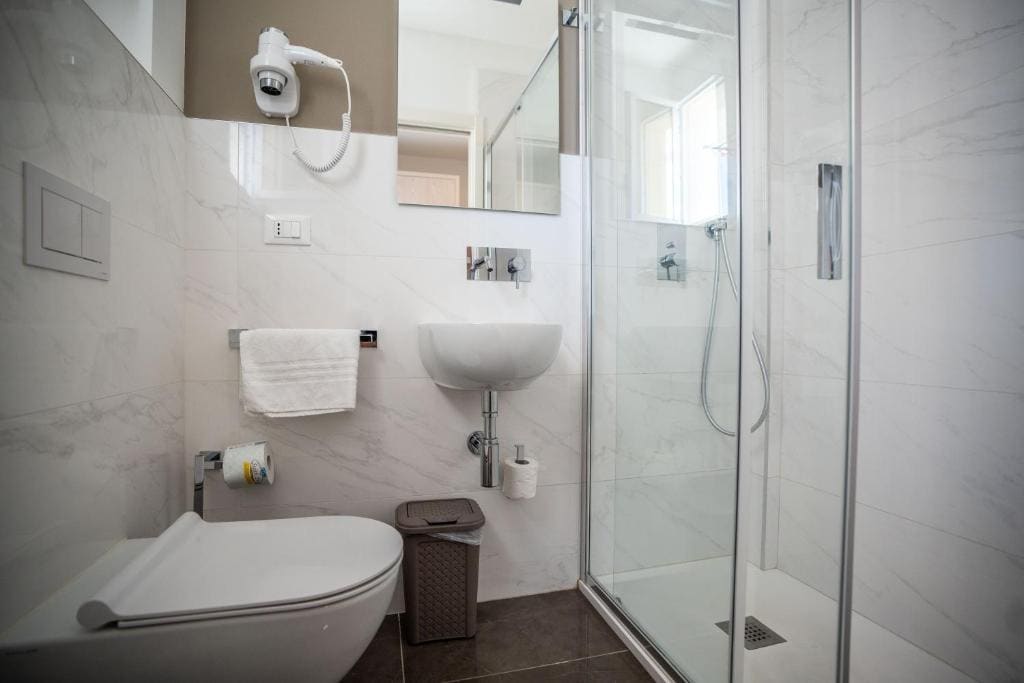 Standard Single Room with Partial Sea View room - Image 3