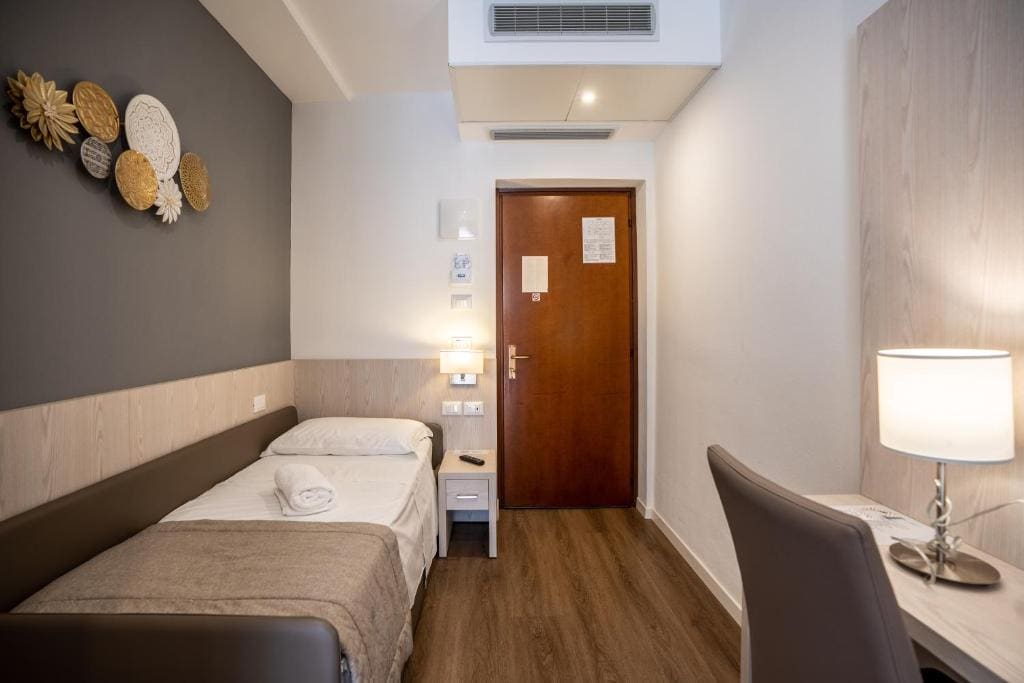 Standard Single Room with Partial Sea View room - Image 1