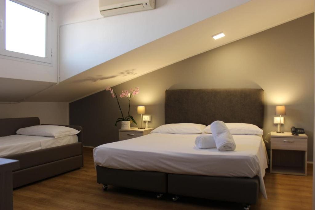 Triple Room - Attic room - Image 3