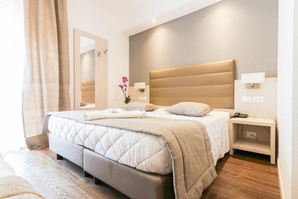 Triple Room with Partial Sea View room - Image 1
