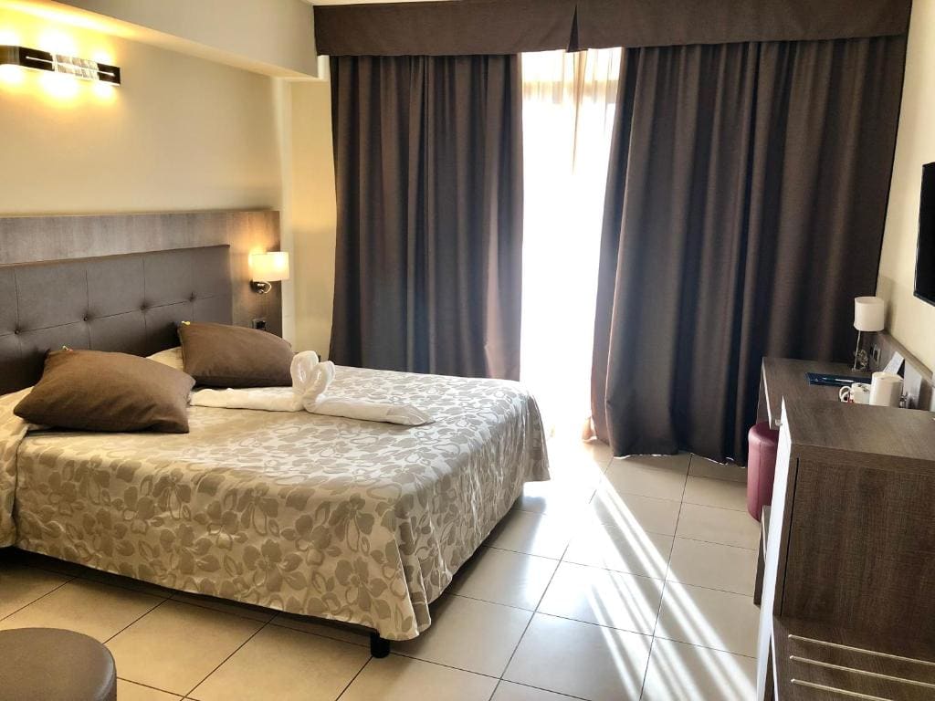 Double Room with Balcony room - Image 1