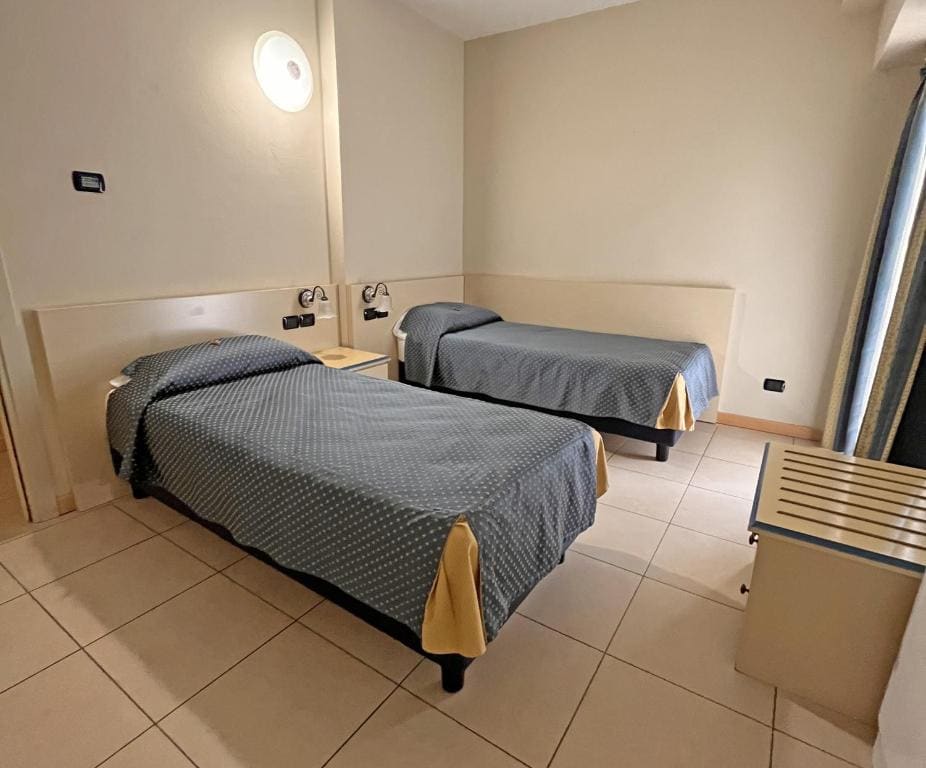Quadruple Room with Lake View room - Image 2