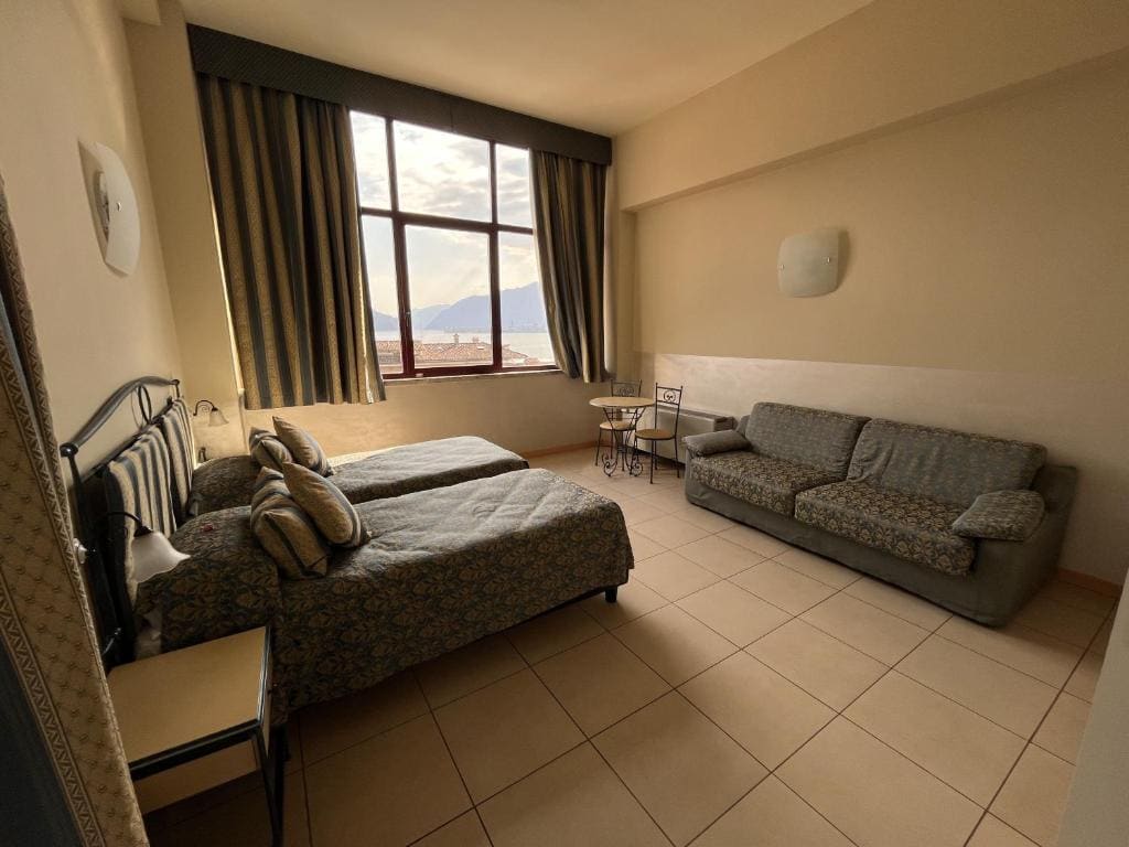 Quadruple Room with Lake View room - Image 1