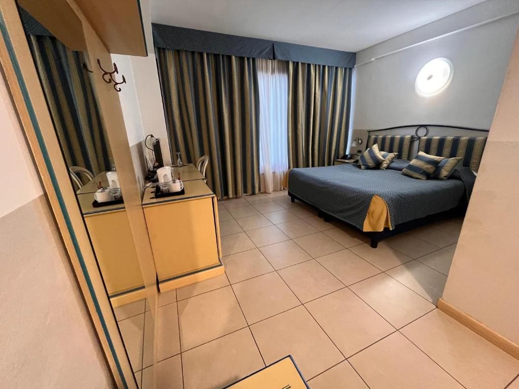 Standard Double or Twin Room room - Image 3