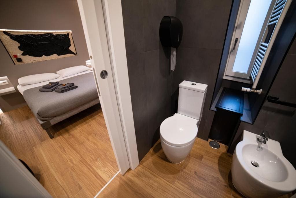 Double Room with Private Bathroom room - Image 2
