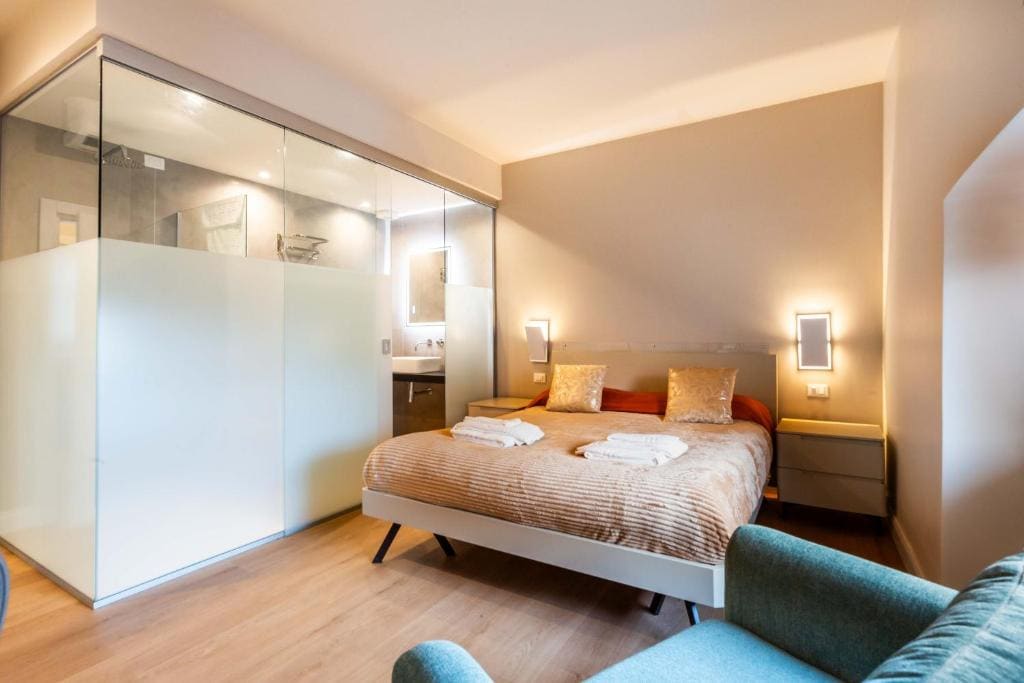 Deluxe King Room room - Image 2