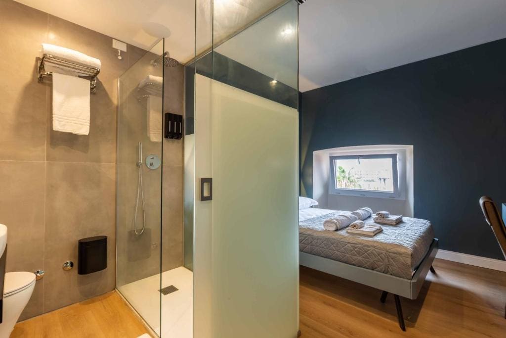 Deluxe Room room - Image 2