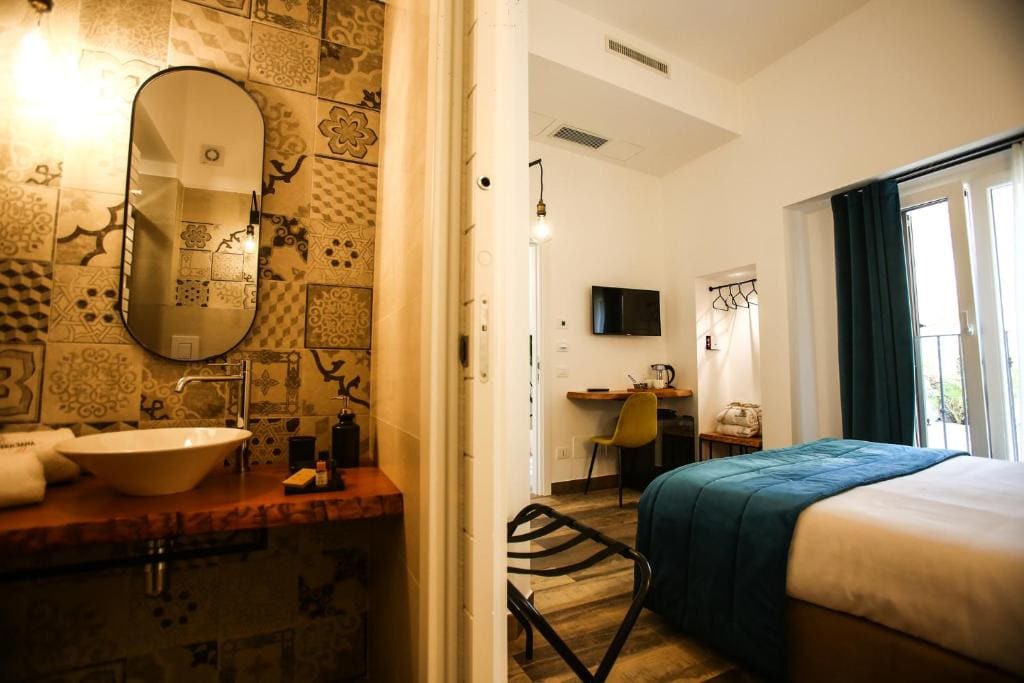 Deluxe Room room - Image 2