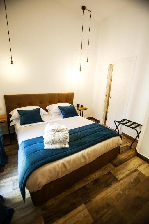 Deluxe Room room - Image 3