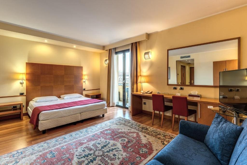 Superior Double Room with Spa Bath room - Image 1