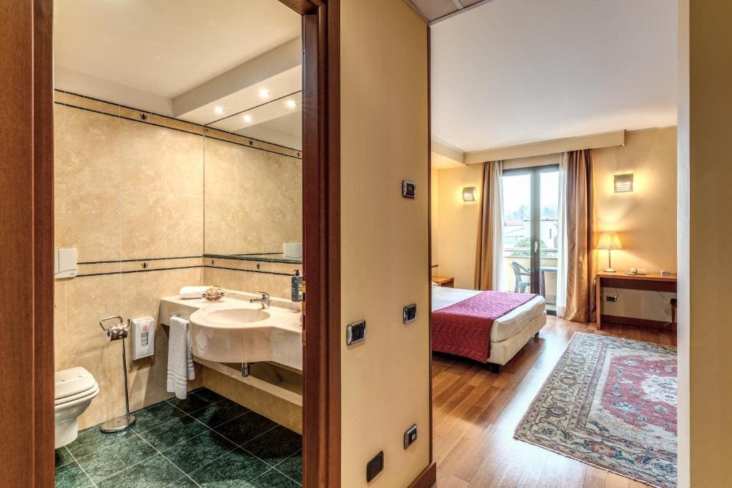 Business Double Room room - Image 3