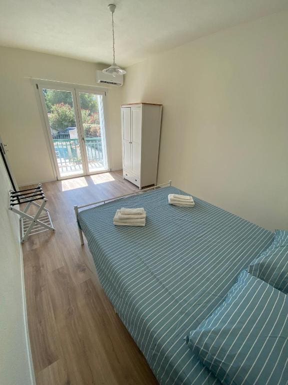 Apartment room - Image 2