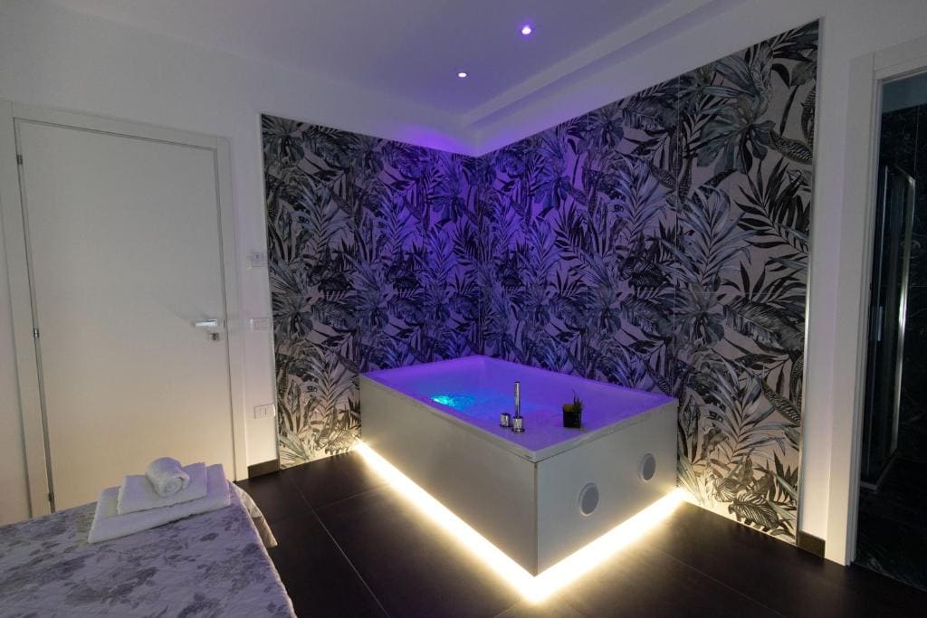 Deluxe Double Room with Balcony room - Image 3
